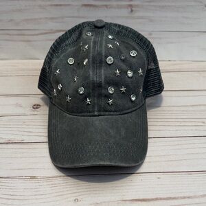 Studded greyish Trucker Hat